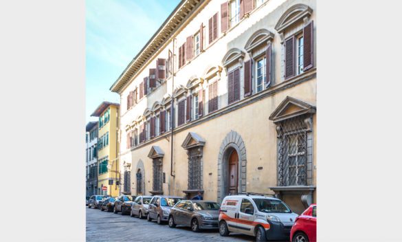 Palazzo storico in precedenza di proprietà comunale venduto per essere trasformato in residenze di lusso / Galleria fotografica