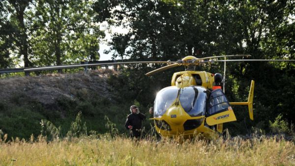 Persona rimane gravemente ferita nello schianto tra un'auto e una moto