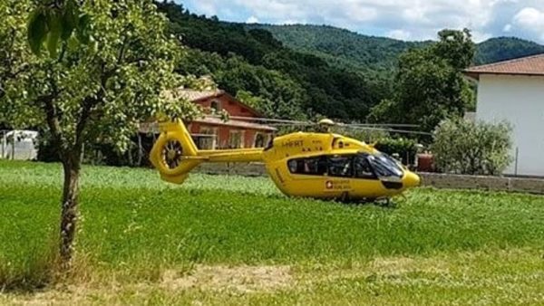 Giovane ciclista di 26 anni ferito in un incidente stradale con un'auto