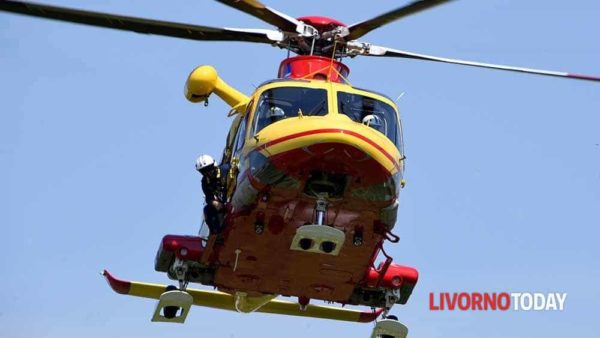 Incidente sull'isola d'Elba: marito e moglie finiscono in ospedale dopo aver perso il controllo della moto