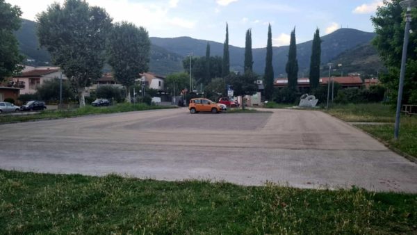 Modifiche alla regolamentazione dei parcheggi di via Brogiotti: nuove disposizioni per la sosta di camper e bus.