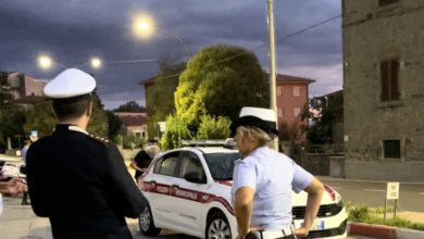 Infrange il posto di blocco ma perde la targa: catturato dalla Municipale