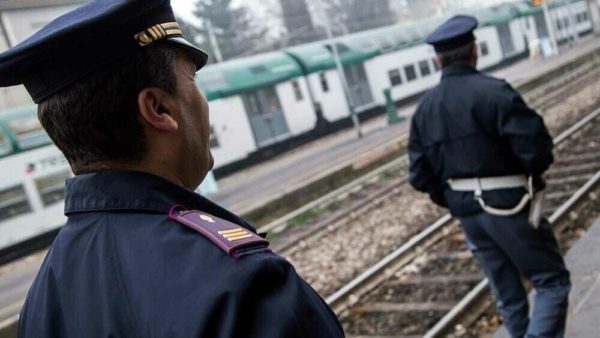 Arrivo di 118 e Polfer in seguito all'aggressione sul treno: caos nel traffico ferroviario