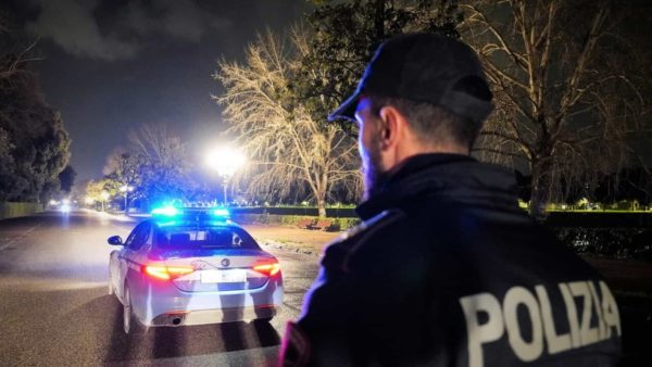 Giovanissimi vittime di aggressione e rapina: un ferito da arma bianca