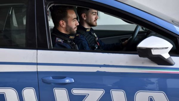 Polizia sulle tracce dei pusher scoperti a spacciare eroina