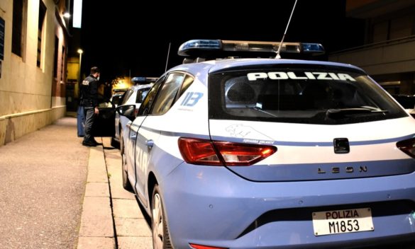 La Polizia indaga sulla scoperta di eroina del valore di mille euro sull'argine