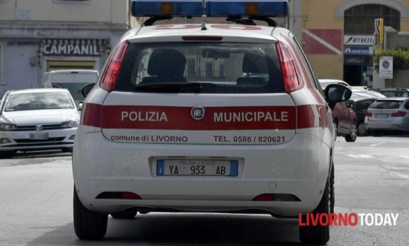 Arrestato uno dei responsabili dell'aggressione e rapina in pieno giorno su Via de Larderel, mentre la ricerca del complice è ancora in corso