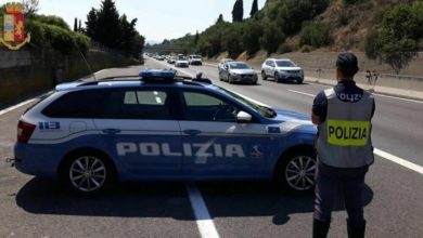 La polizia stradale intensifica i controlli senza revisione, guida al cellulare e sotto l'influenza dell'alcol: centinaia di multe comminate