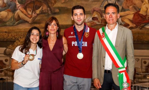 Il Comune premia gli eccezionali campioni europei di scherma che si sono esibiti sulla pedana