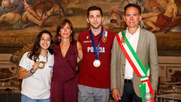 Il Comune premia gli eccezionali campioni europei di scherma che si sono esibiti sulla pedana