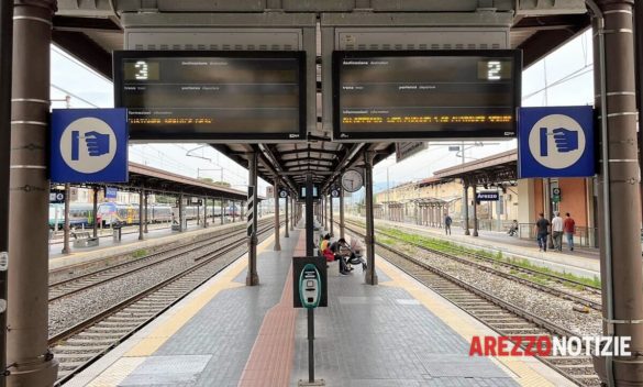 Aumento puntuale dei treni in ritardo: l'abbonamento Arezzo-Firenze subisce un incremento del 4,3%