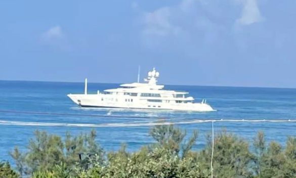 Esplora il super lussuoso mega yacht New Secret a Castiglioncello: con eliporto, spa, piscina e cabine di lusso. Sfoglia le foto e i video.