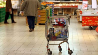 Aumento vertiginoso dei prezzi degli alimentari: l'inflazione fa impennare i costi.