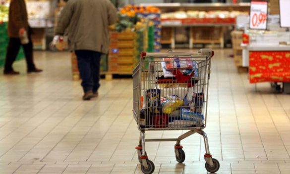 Aumento vertiginoso dei prezzi degli alimentari: l'inflazione fa impennare i costi.