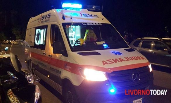 Grave incidente alla Stazione: Motociclista perde il controllo e viene trasportato in ospedale in condizioni critiche
