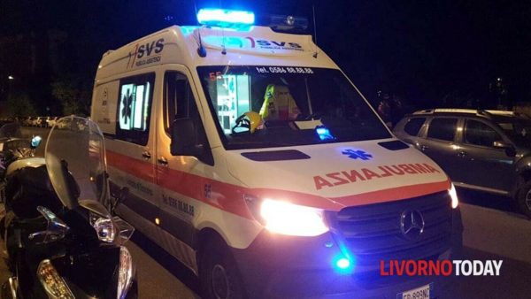 Grave incidente alla Stazione: Motociclista perde il controllo e viene trasportato in ospedale in condizioni critiche