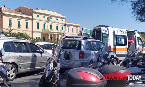 Due 12enni finiscono in ospedale dopo essere stati investiti da un'auto su Viale Italia