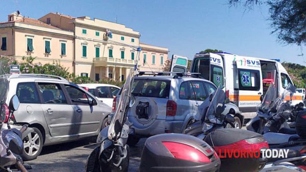 Due 12enni finiscono in ospedale dopo essere stati investiti da un'auto su Viale Italia