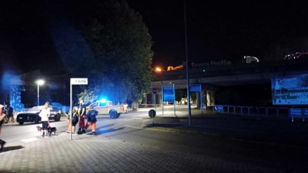 Caos stradale sulla superstrada a causa della perdita di carico del Tir