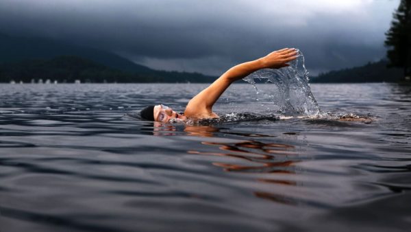 Nuotare in acque libere: esplorando il mondo del wild swimming