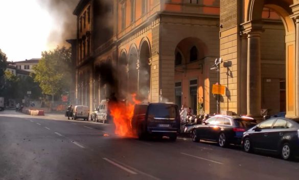 Incendio nell'Ncc in Piazza della Libertà