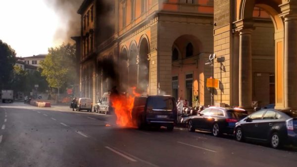 Incendio nell'Ncc in Piazza della Libertà