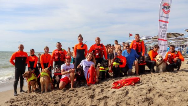 Marina di Pisa protagonista sulla Rai: turisti e cani bagnino a fare da cornice