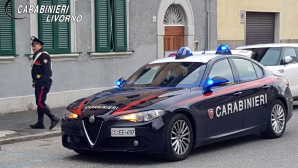 Persona armata di tronchesi e chiavi inglesi si avvicina alle bici parcheggiate in Via Marradi: fermato e denunciato