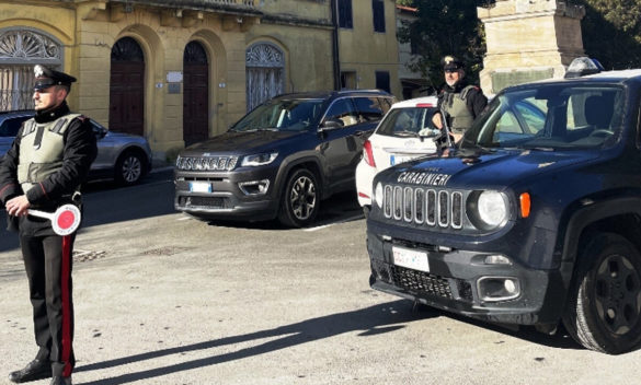 Intervento dei carabinieri a Collesalvetti: incendio domato in un appartamento