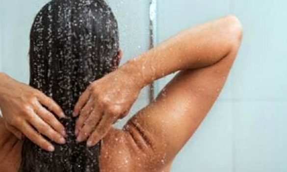 Dal cellulare in bagno palestra: un filmato bagnato di originalità