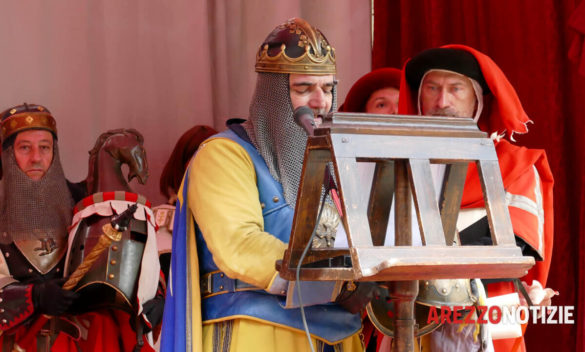 FOTO e VIDEO | Inizia l'euforia per le Giostre, l'epico momento dell'estrazione delle carriere: si apre la Colombina