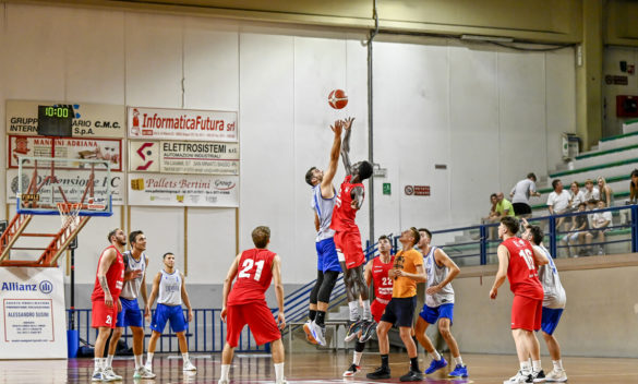 La Pielle entusiasta nella prima amichevole di basket, supera Etrusca San Miniato - Caffè Toscano Livorno con un punteggio di 104-78