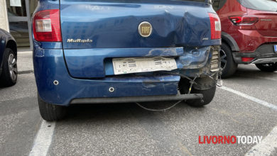 Grave incidente in via del Fante: quattro auto danneggiate dopo la perdita di controllo di un veicolo