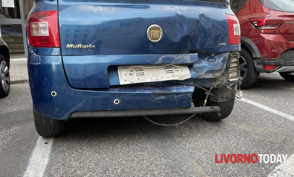 Grave incidente in via del Fante: quattro auto danneggiate dopo la perdita di controllo di un veicolo