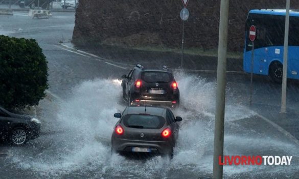 Allerta arancione per piogge, temporali, vento e mareggiate domani a Livorno, 28 agosto