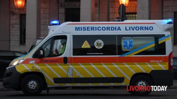 Caos in piazza Grande: violente aggressioni da parte di sei persone lasciano un 47enne gravemente malmenato