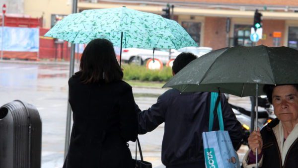 Avviso di temporali e nubifragi imminenti, livello di allerta arancione e gialla in Toscana