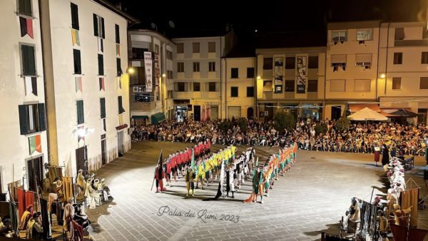 La finale del Palio dei Lumi di Pieve Santo Stefano: Rialto - Pontevecchio sarà l'evento clou