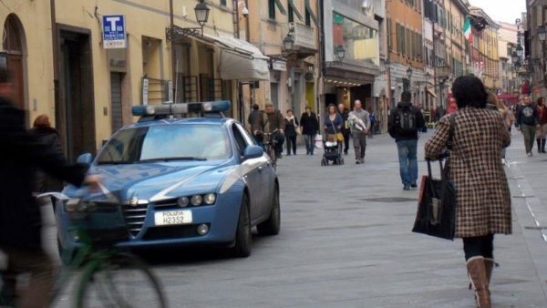 Violenta aggressione nel corso Italia: giovane ubriaco richiede spiccioli e reagisce con violenza al rifiuto