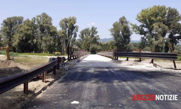 Il ponte Buriano bis è completamente finito: l'asfalto e i guardrail sono stati ultimati e il ponte è pronto per il collaudo.