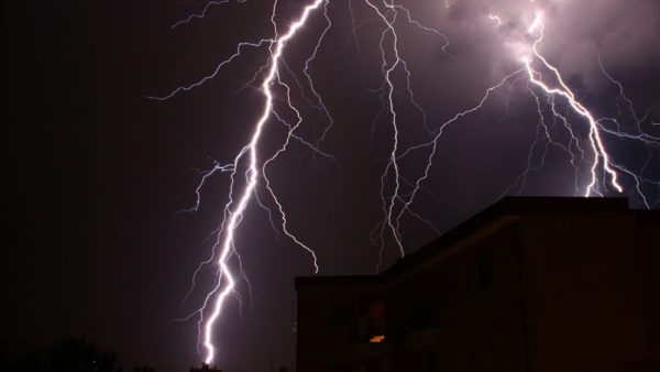 Allerta meteo per temporali e vento forte in Toscana: proroga dell'avviso di maltempo