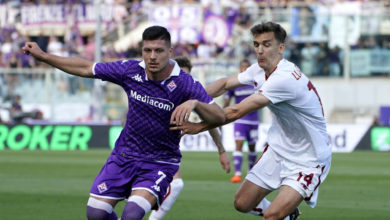Jovic si unisce al Milan durante il calciomercato della Fiorentina.