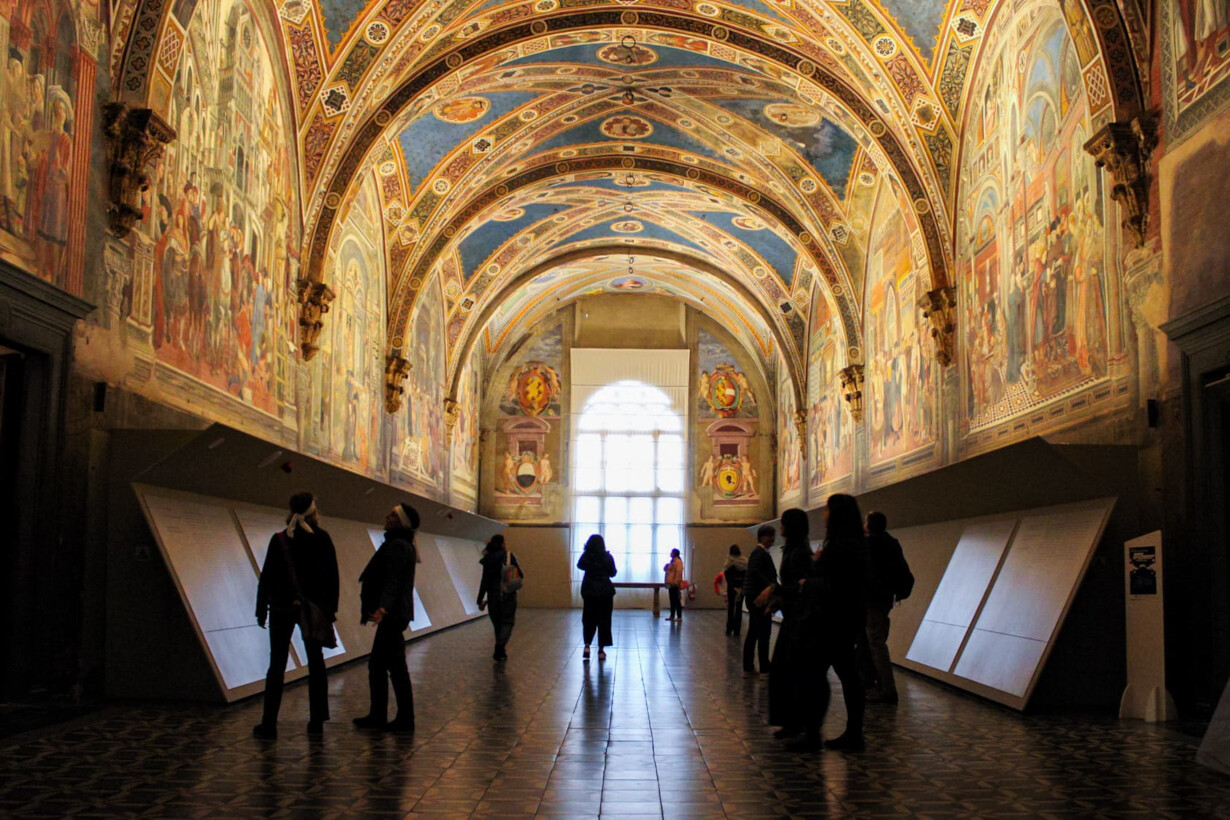 Turisti in visita al Santa Maria della Scala di Siena