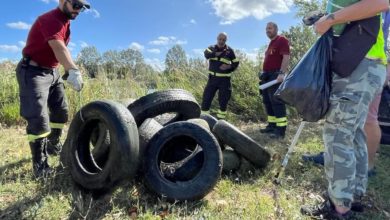 200 pneumatici recuperati in un lago, iniziativa 'Puliamo il mondo'.