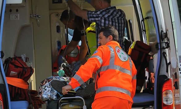 31enne muore tragicamente sotto un autobus a Pontremoli