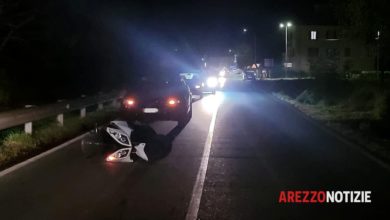 39enne coinvolto in incidente scooter-auto, ferito ma non in pericolo.