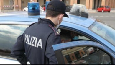 44enne a Firenze denunciato per giro in strada con pistola senza tappo.