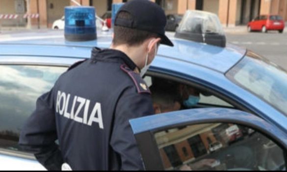 44enne a Firenze denunciato per giro in strada con pistola senza tappo.