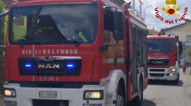 vigili del fuoco incendio garage uzzano