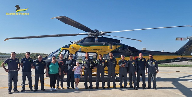 Bambina di 8 anni realizza il sogno di volare in elicottero grazie a GDF Livorno - Antenna 3.